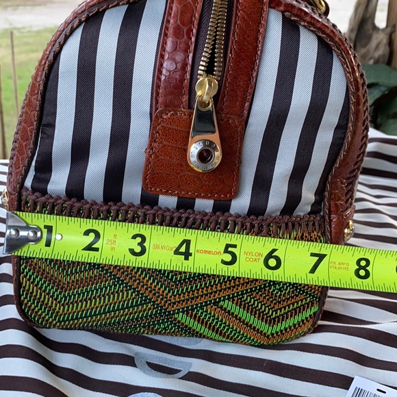 Henri Bendel NWT B&W Plus Barrel Woven Artdeco Bag - Picture 15 of 17